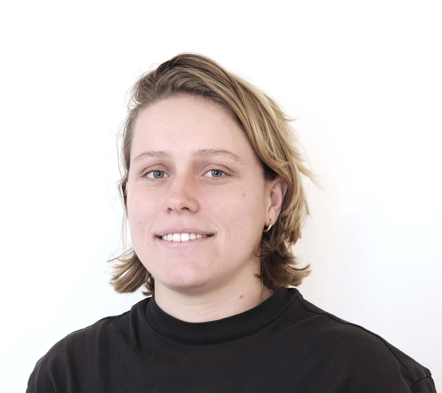 Defacto staff_Amber 1